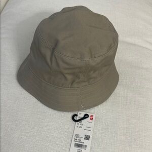 Uniqlo UV Protection Bucket Hat in Beige o/s NWT